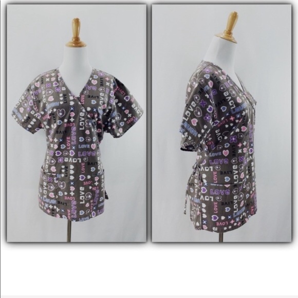 Absolute mock wrap love laugh live floral hearts scrub top size M - Picture 1 of 3